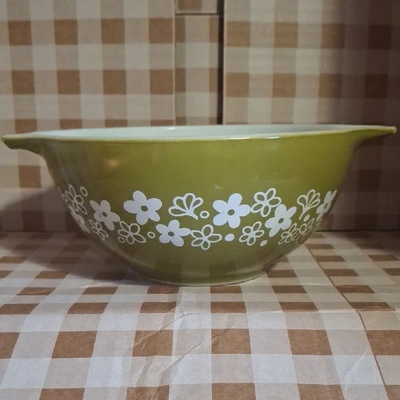 Vintage Green Pyrex Floral Mixing Bowl 2Q - Picture 1 of 4
